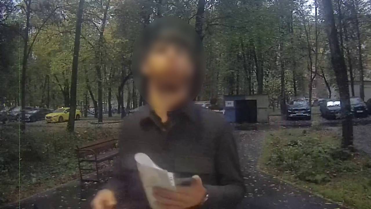Благодаря бдительности пожилой москвички столичные оперативники задержали подельника аферистов
