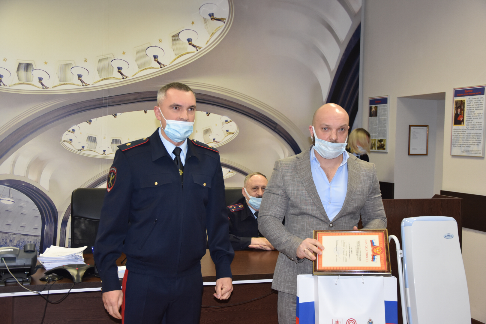 Начальник УВД на Московском метрополитене поблагодарил граждан, задержавших правонарушителя