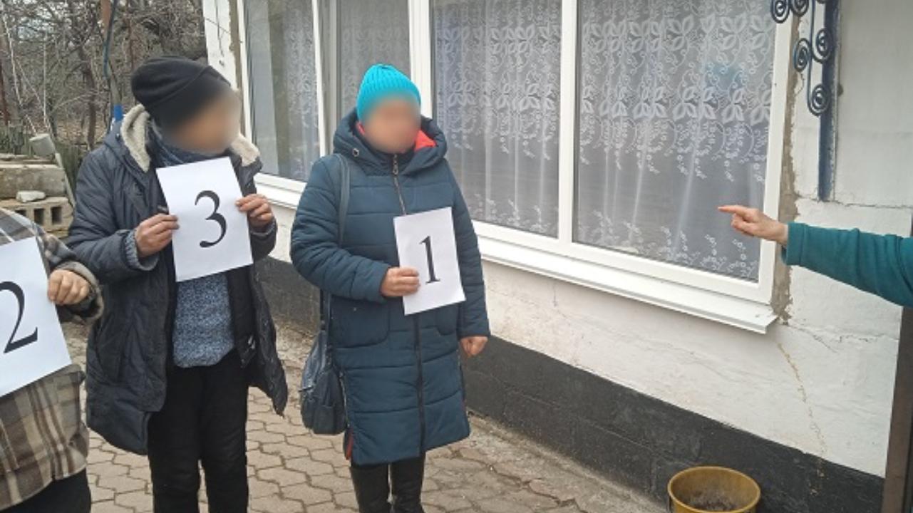 Задержана жительница Горловки, которая помогала похитившим у неё деньги аферистам обманывать людей