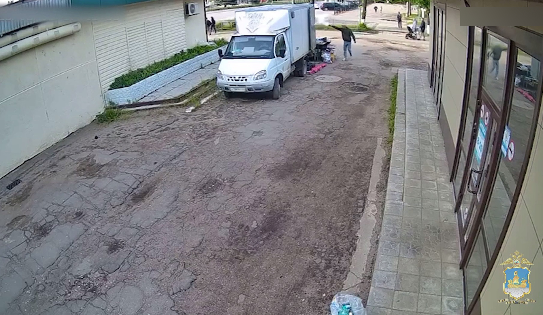 Нетрезвому костромичу за стрельбу петардой по грузовику и драку с водителем вменяется хулиганство