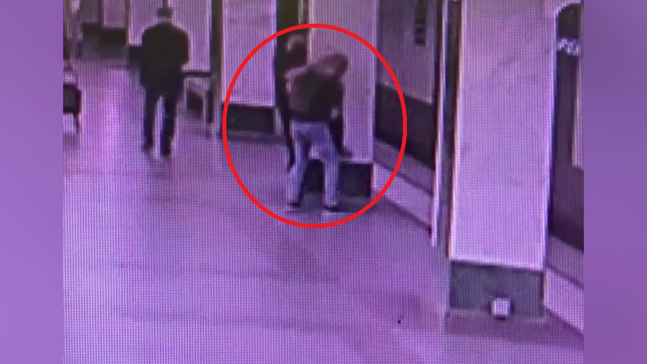 В Москве под стражу взят мужчина, который в метро ударил пассажира и сорвал с него цепочку