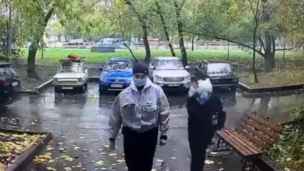 Московские оперативники задержали подозреваемую в ограблении пожилой женщины