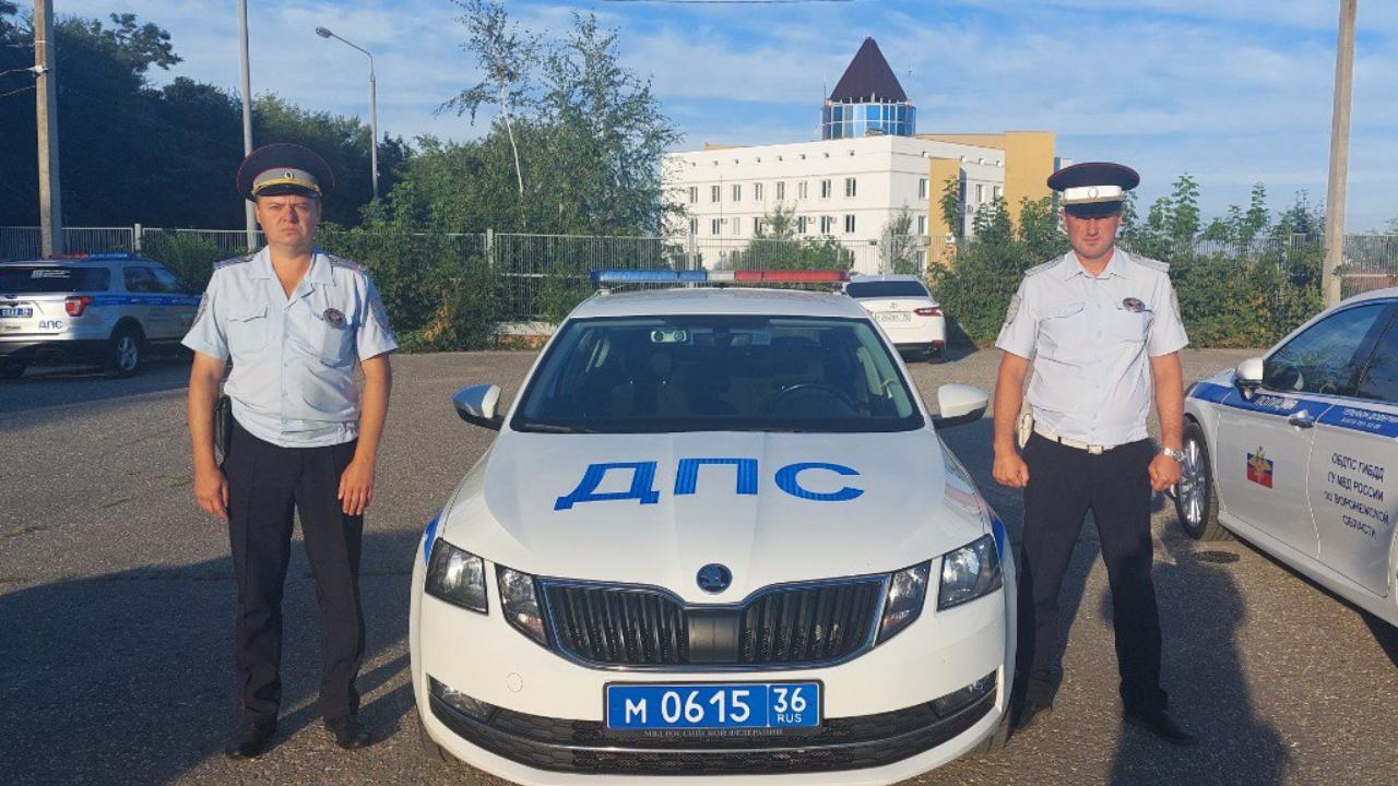 Воронежские автоинспекторы доставили в больницу ребёнка с тяжёлой травмой пальца левой руки