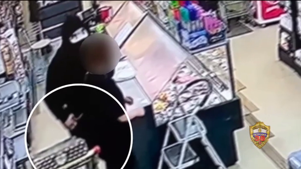 Полицейские по горячим следам задержали налётчика на продавца продуктового магазина в Новой Москве