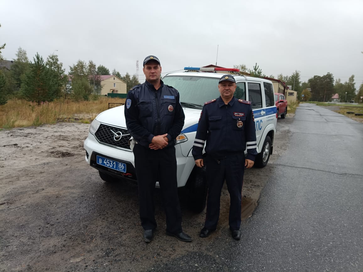 В Югре автоинспекторы оперативно доставили водителя, которому стало плохо на дороге, в больницу