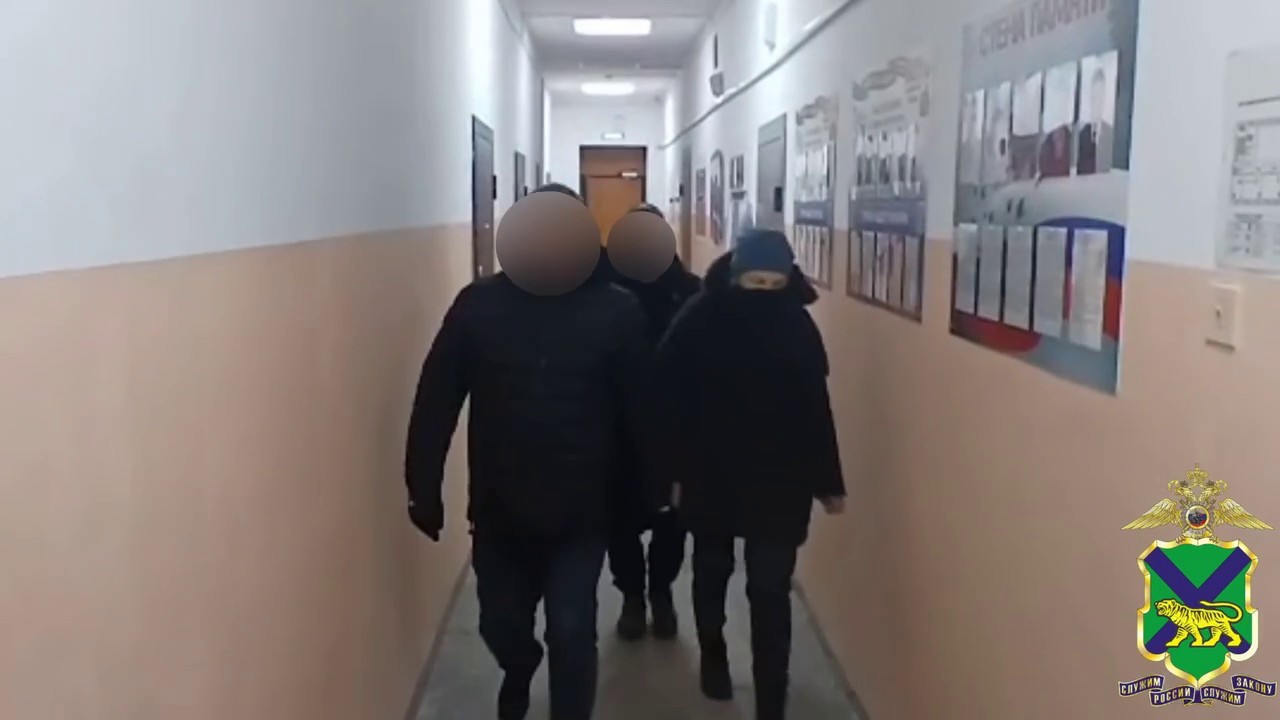 Полиция Владивостока по горячим следам задержала женщину, ограбившую 86-летнего мужчину в магазине