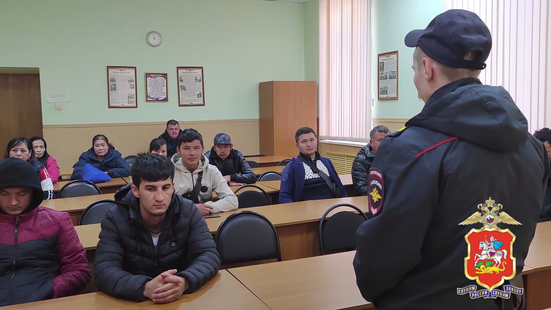 Подмосковная полиция выявила нелегальных мигрантов, работающих в тепличном комплексе в Орехово-Зуеве