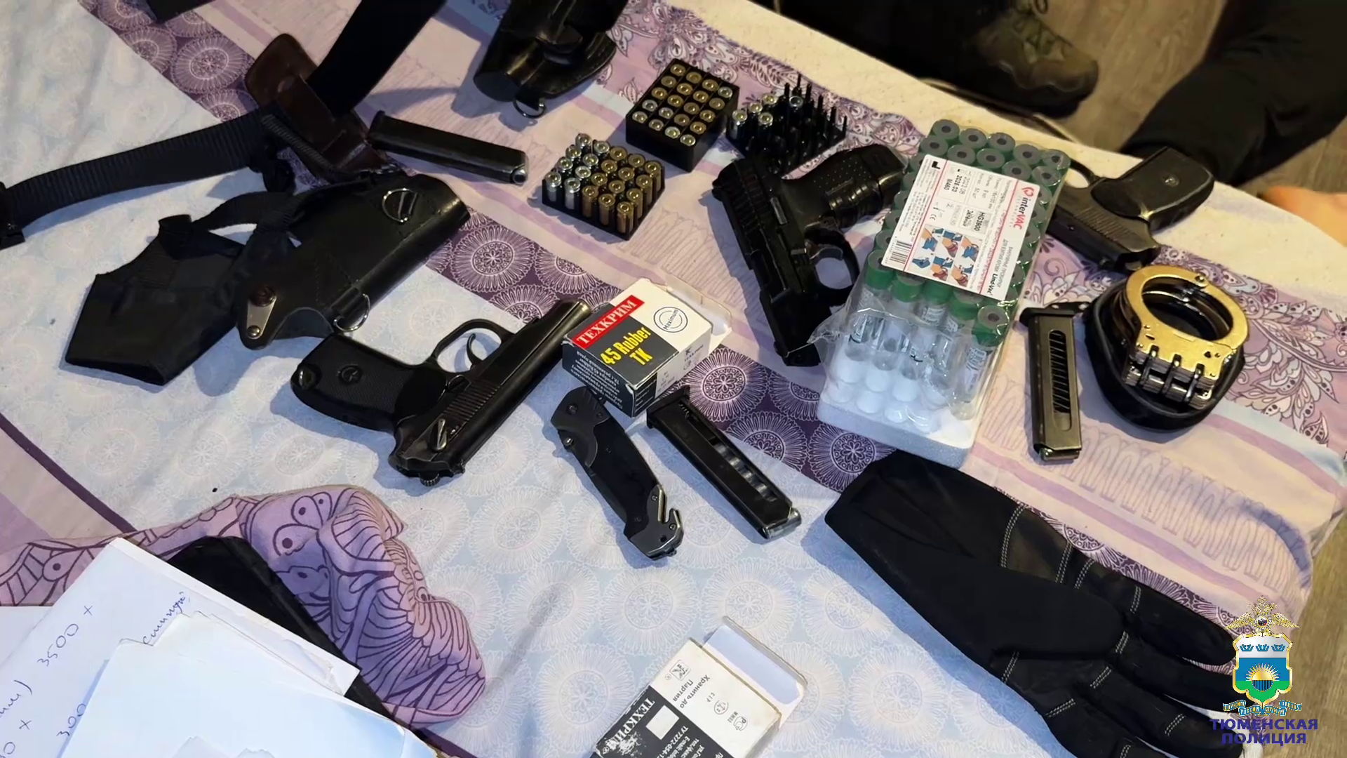 В Тюмени полицейские задержали двоих местных жителей, вымогавших у горожанина 200 тысяч рублей
