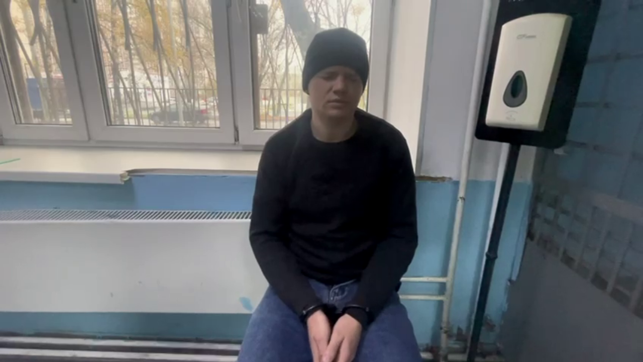 Сыщики МУРа разыскали одного из курьеров аферистов, который лишил пожилого москвича 1,2 млн рублей