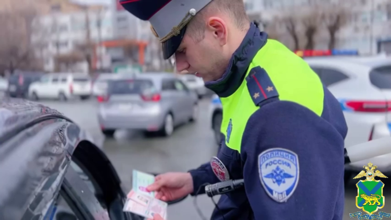 По результатам рейда на дорогах Владивостока полицейские выявили 21 мигранта-правонарушителя
