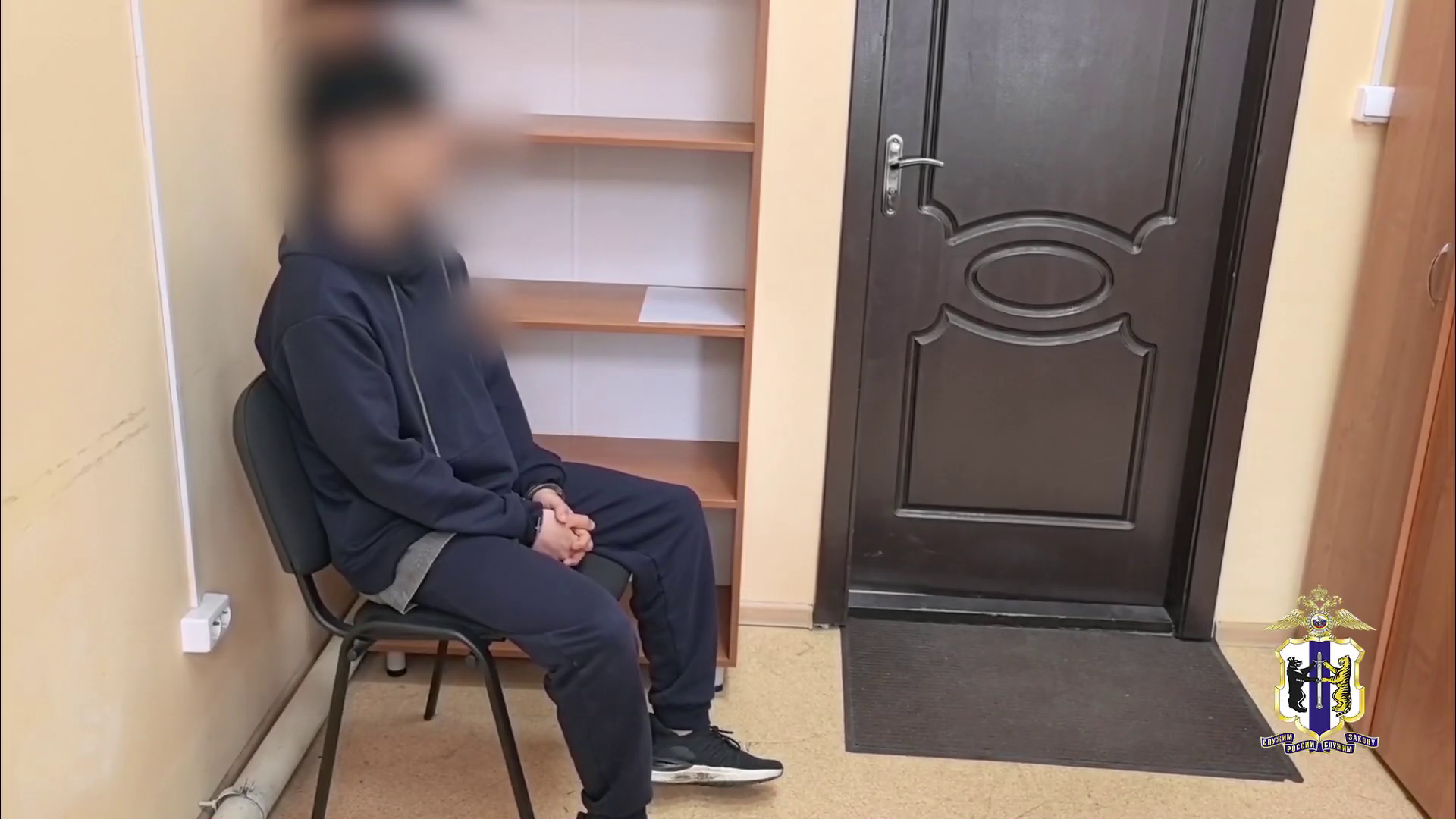 В Хабаровске задержан студент из Москвы, по заданию мошенников вскрывший сейф в чужой квартире