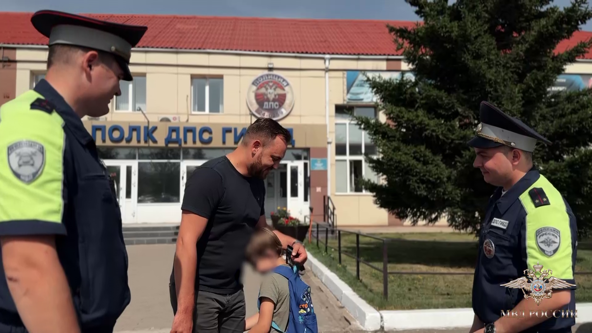 Ирина Волк: В Красноярском крае сотрудники Госавтоинспекции помогли мужчине с ребенком, которому срочно требовалась медицинская помощь