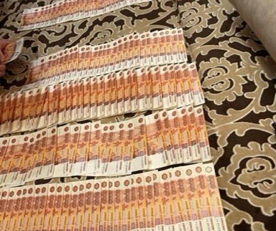 Полицией Москвы задержаны участники группы, занимавшейся сбытом фальшивых рублей и долларов