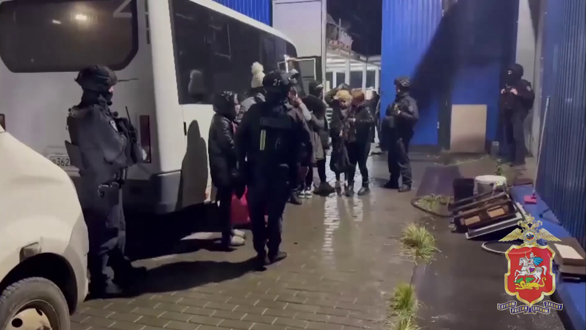 На химическом предприятии в Подмосковье полиция застала 19 нелегальных мигрантов из Латинской Америки