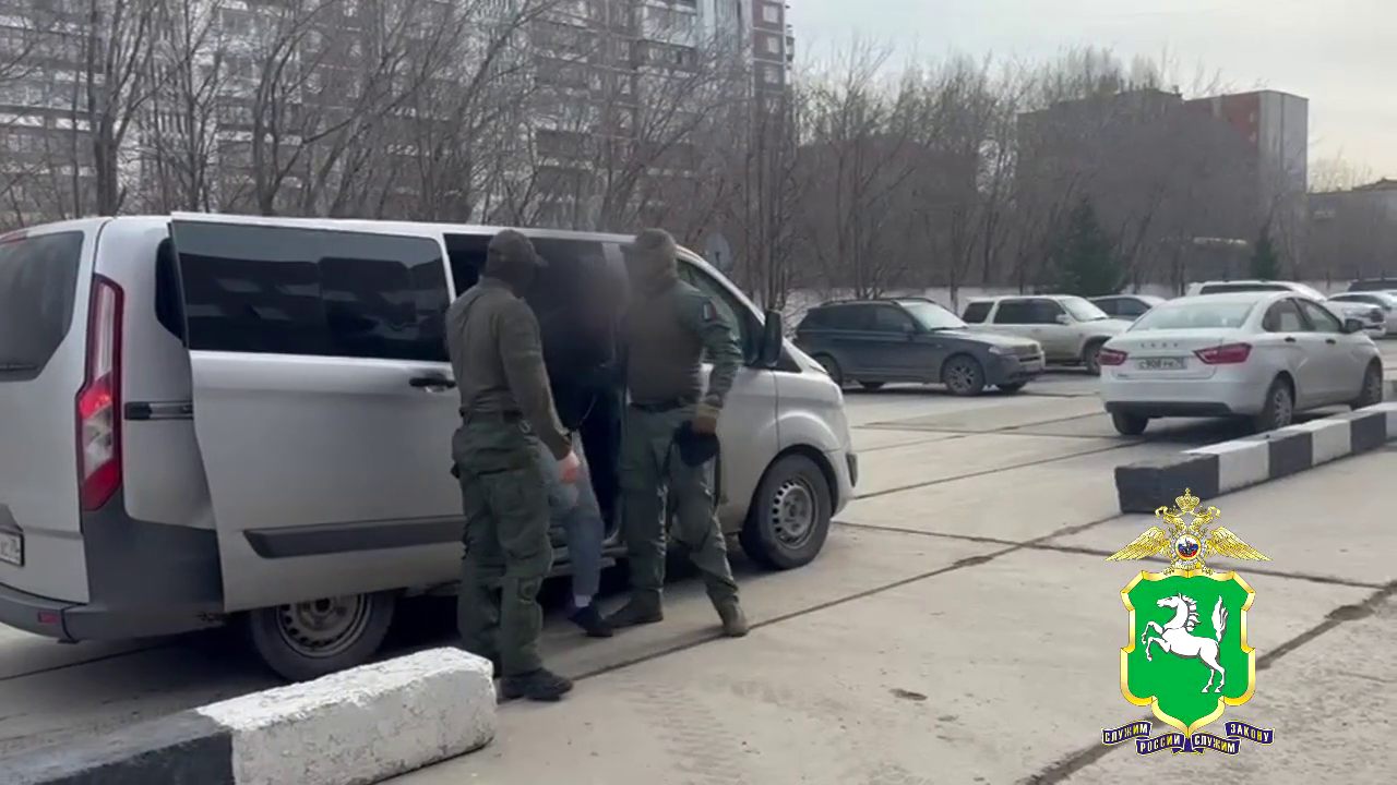 Томские полицейские задержали двоих мужчин, ограбивших парня с ограниченными возможностями