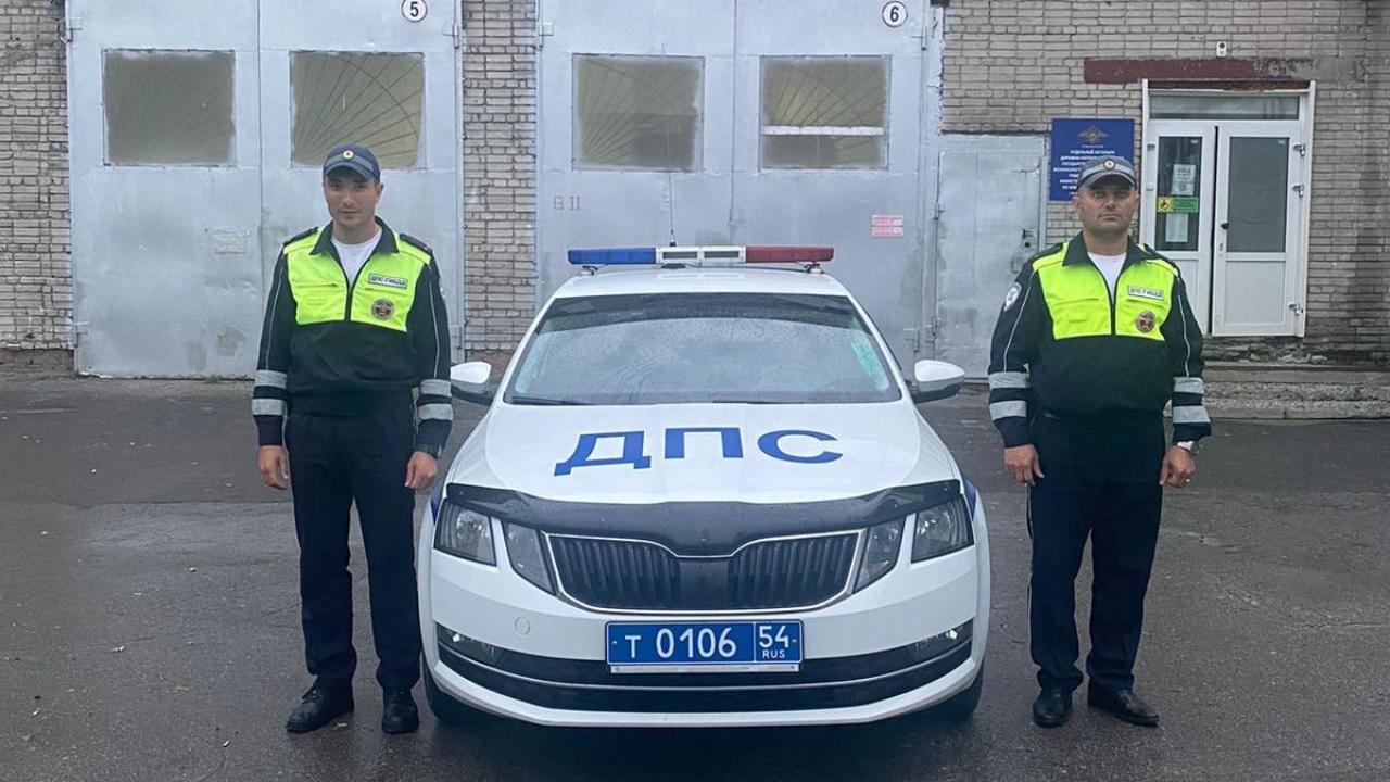 Новосибирские автоинспекторы доставили в больницу мужчину, повредившего электроинструментом руку