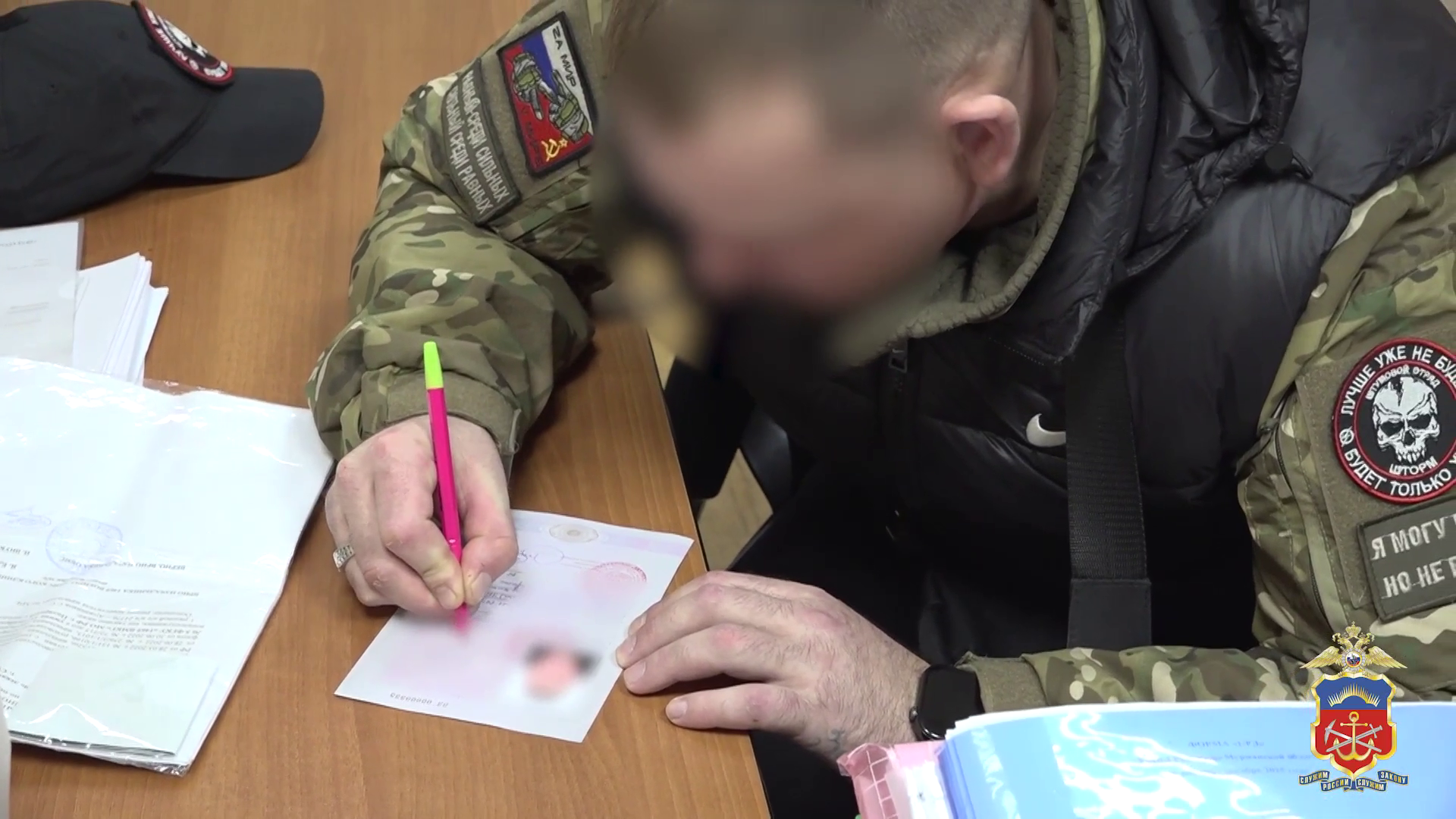 Мурманские полицейские оказали помощь участнику СВО, утратившему документы во время боевых действий