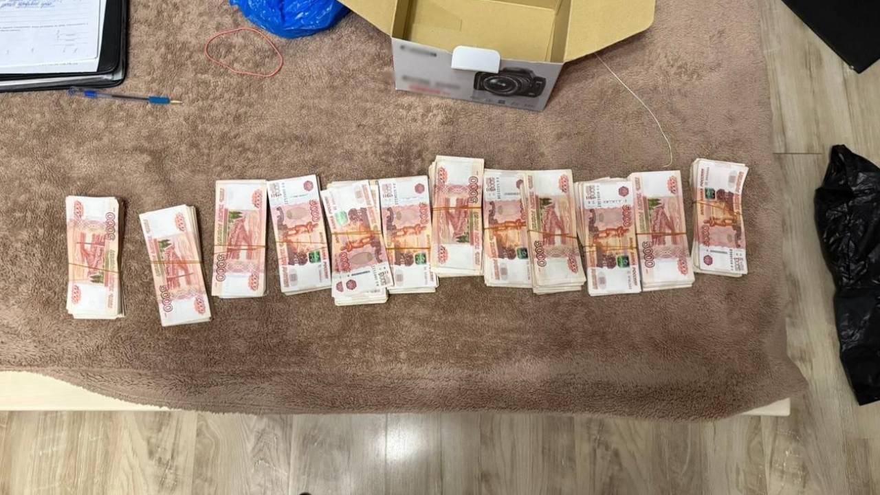 Четверо аферистов задержаны за обман оренбурженки на 40 млн рублей при продаже металлического порошка