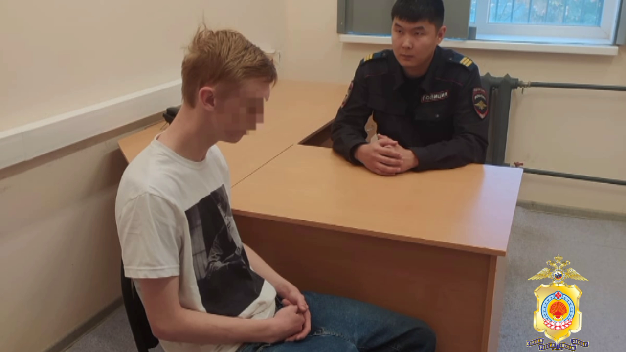 За помощь в обмане двух бабушек из Калмыкии полиция задержала курьера аферистов на пути в Ростов