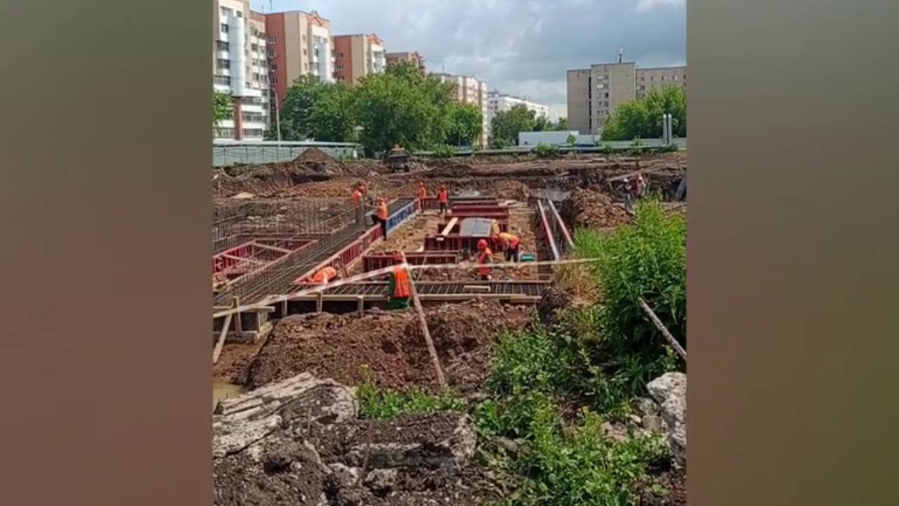 На строительстве средней школы в Мордовии полиция выявила 14 мигрантов, работавших без патентов