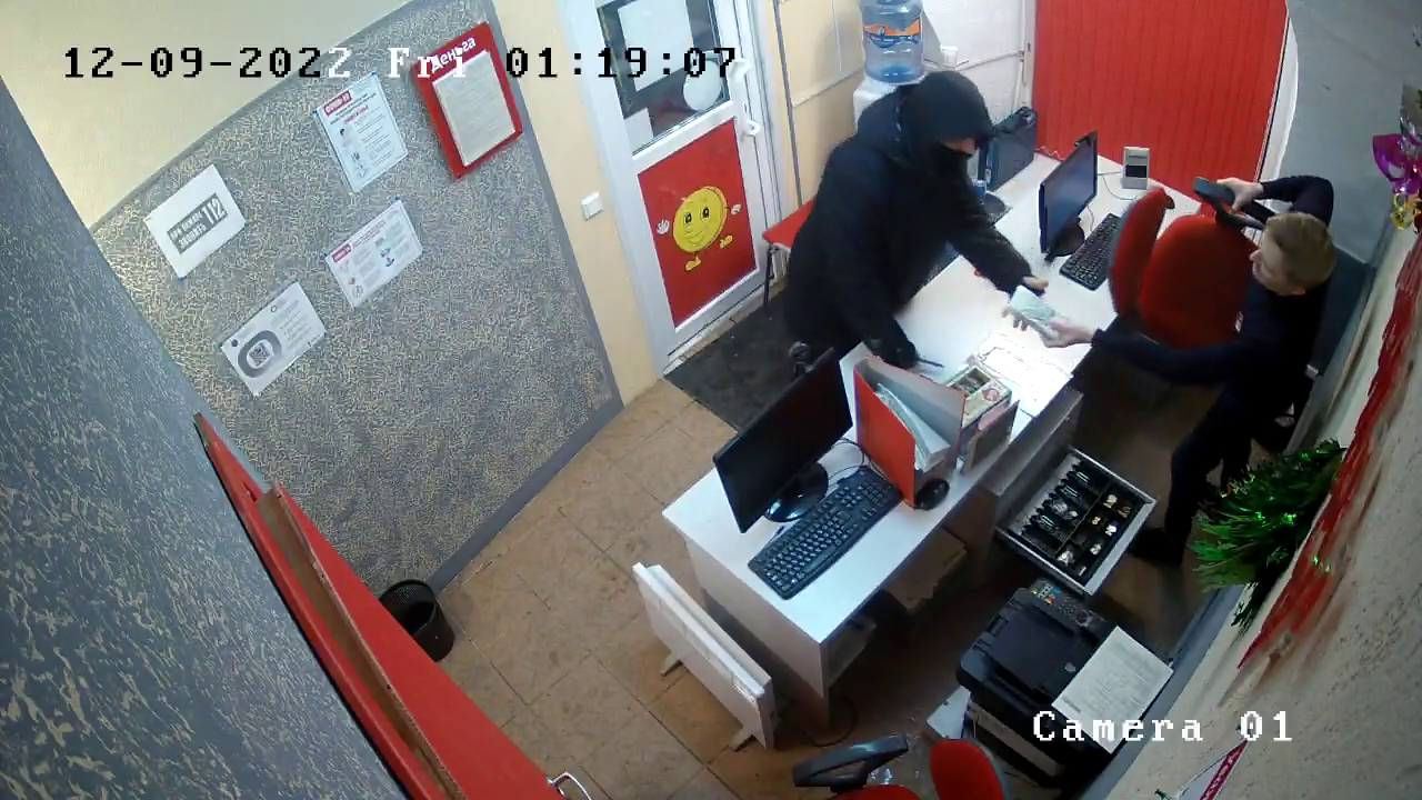 В Санкт-Петербурге задержан 25-летний мужчина, совершивший нападение на офис быстрых займов