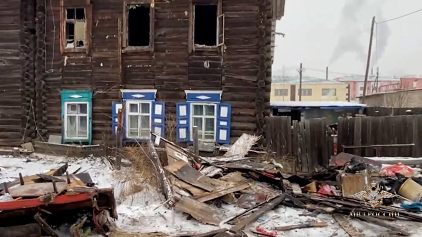 В Забайкалье полицейские спасли ребёнка и пенсионера во время пожара