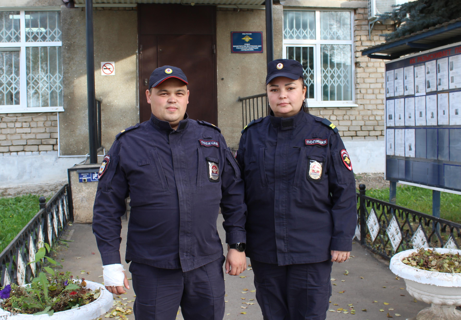 В Прикамье полицейские организовали эвакуацию пяти взрослых и двоих детей из дома, где ночью возник пожар