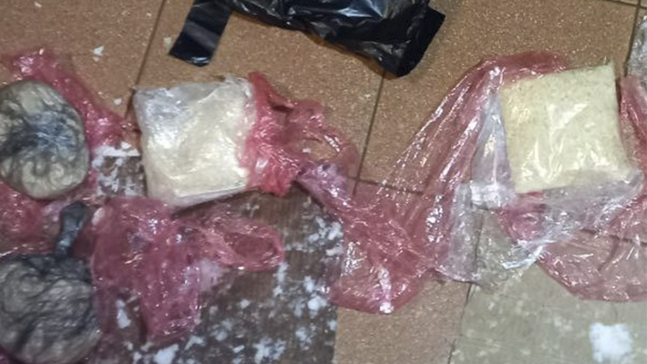 В Удмуртии полицейские задержали наркокурьера с почти 2 килограммами синтетических наркотиков