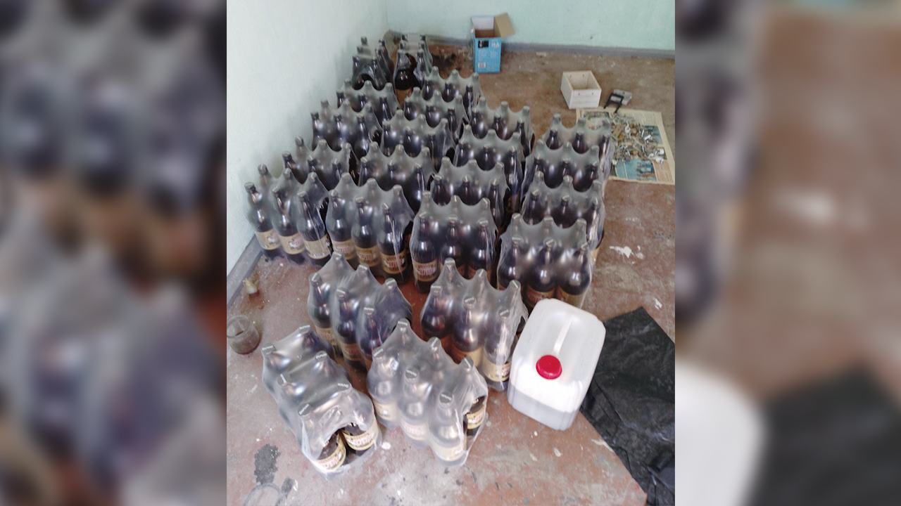 В Херсонской области полицейские изъяли из незаконного оборота 230 литров алкогольной продукции