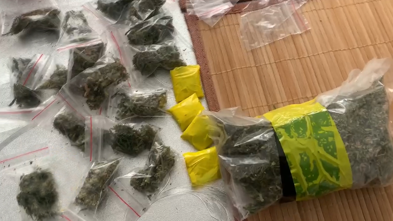 В Красноярске полицейские пресекли попытку сбыта около 6 килограммов наркотиков