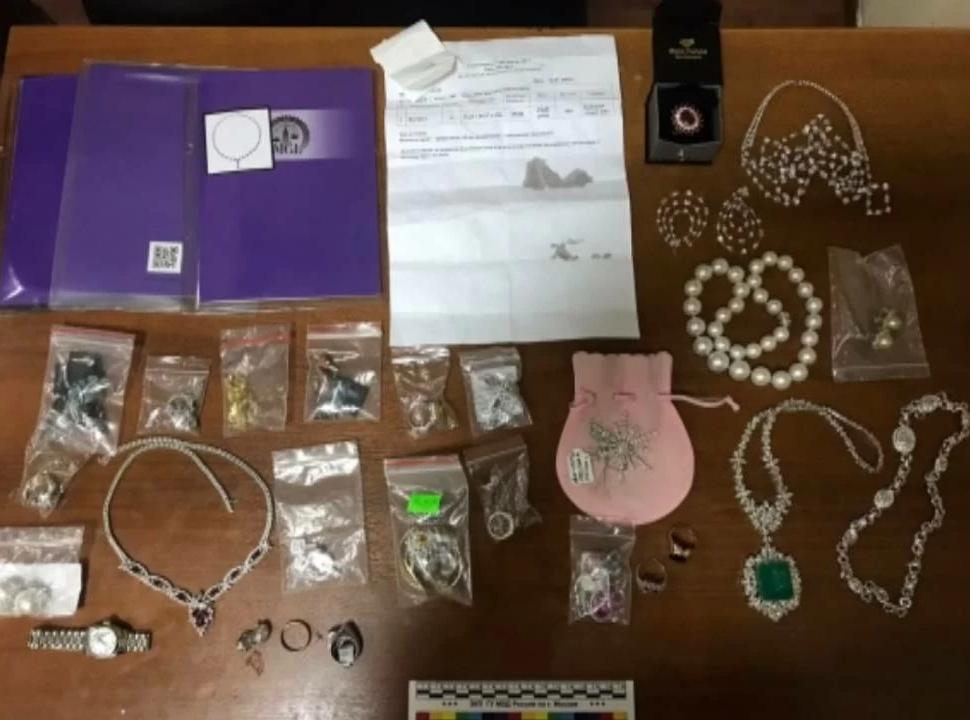 Оперативники Москвы задержали подозреваемого в краже ювелирных изделий более чем на 35 млн рублей