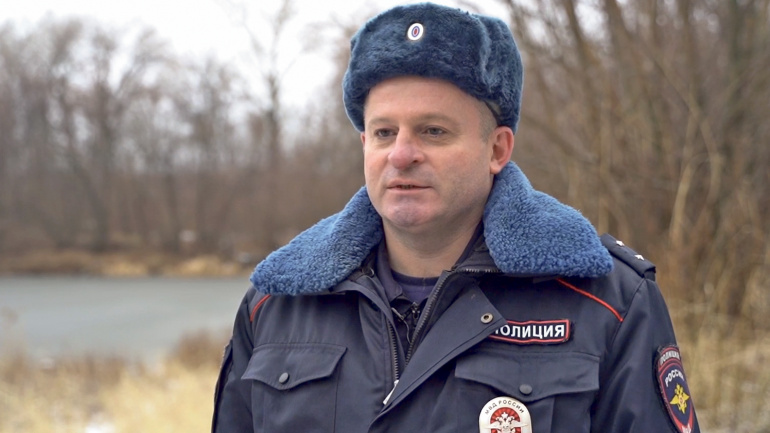 По илистому и холодному дну