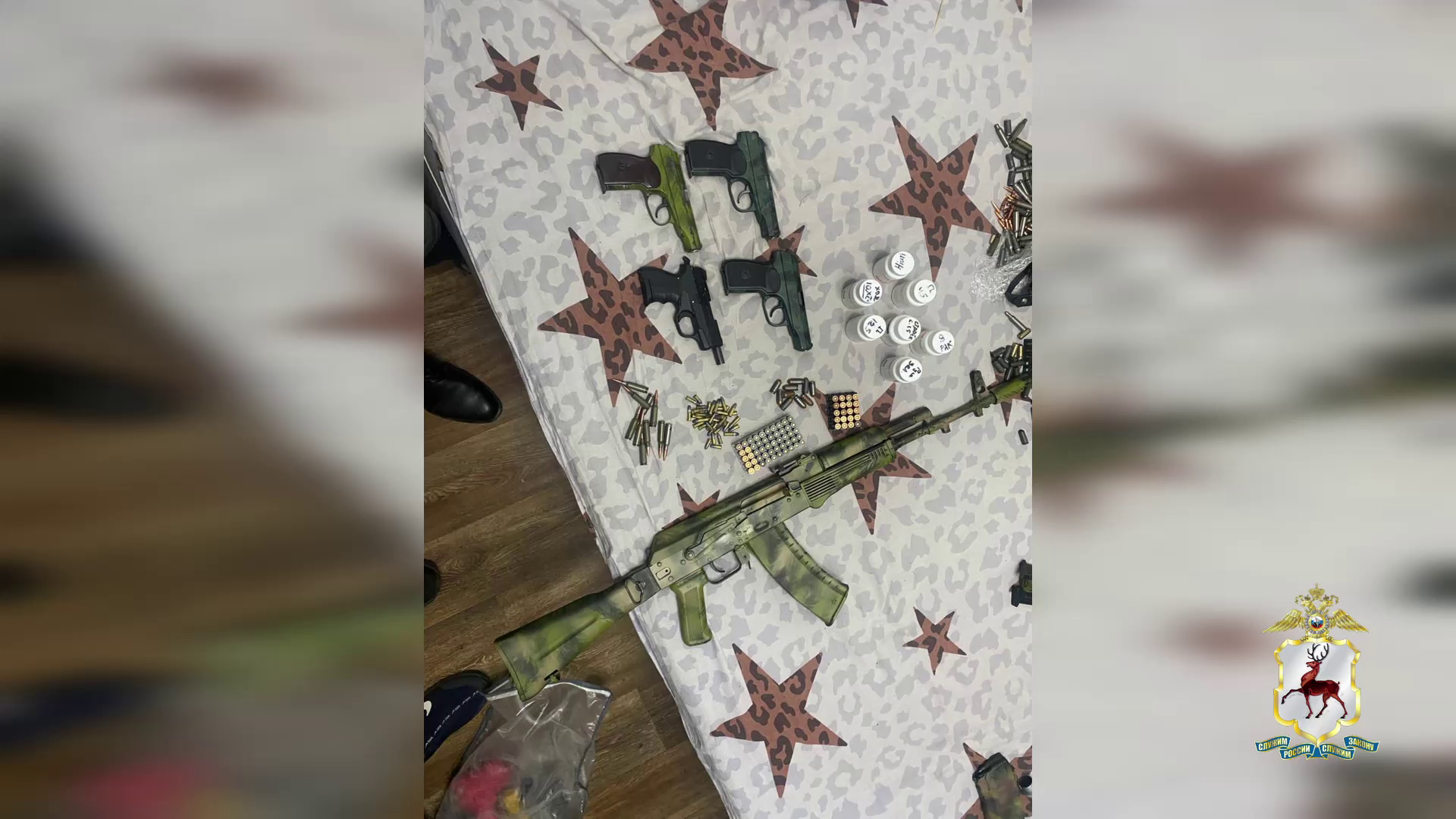 У жителя Дзержинска полицейские изъяли патроны, порох, арсенал оружия и инструменты для его переделки