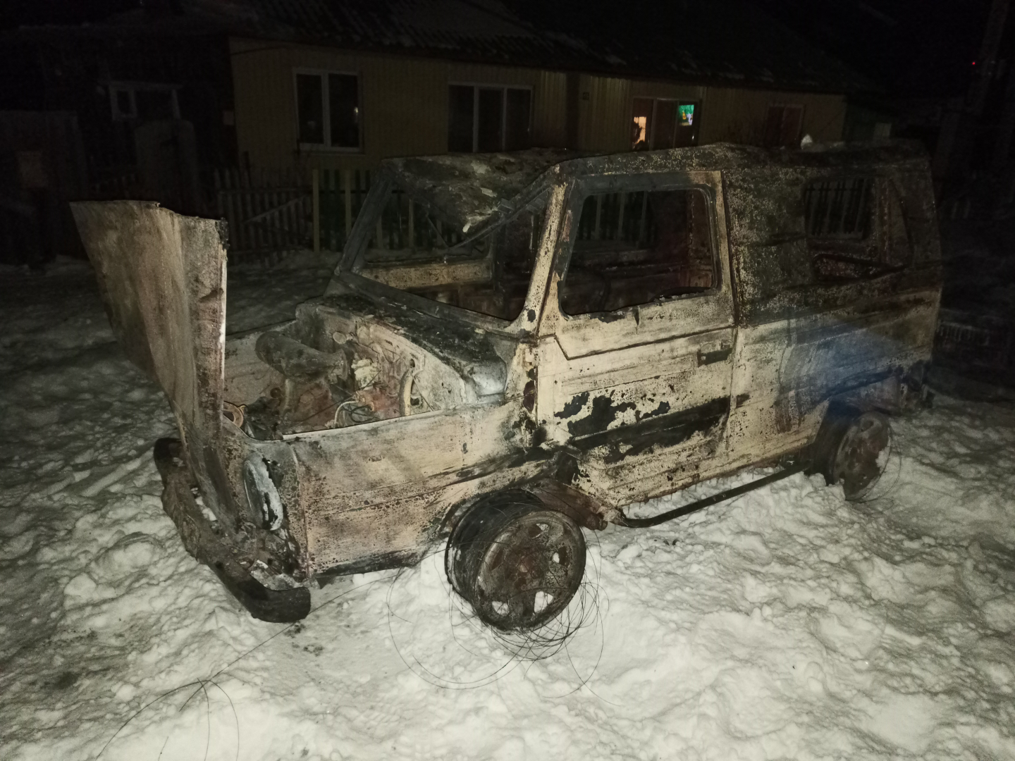 В Тюменской области полицейские на пожаре в селе Малиновка задержали виновника возгорания