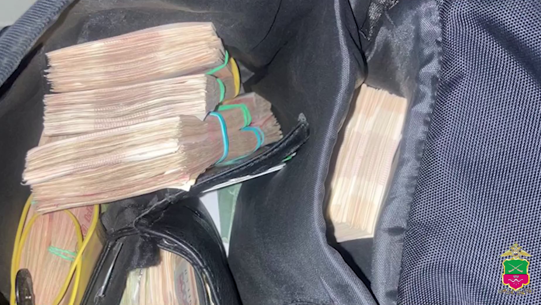 Полиция Запорожской области вычислила пособников аферистов, обманувших 13 граждан на 7 млн рублей