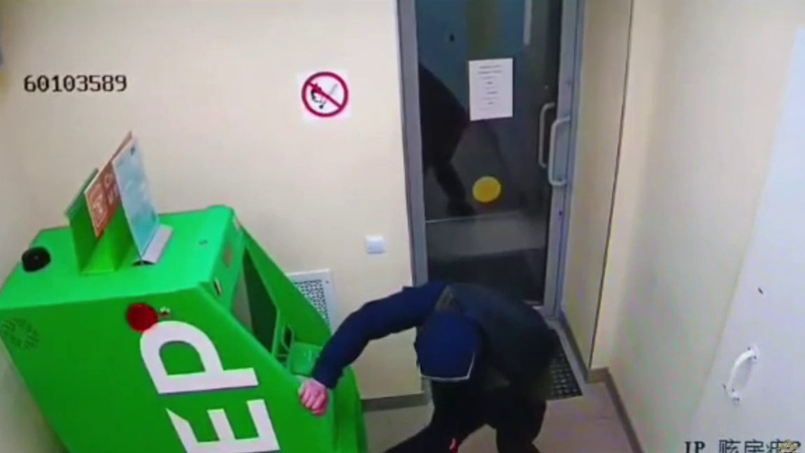 За попытку взлома банкомата и три кражи полицией Карачаево-Черкессии задержан житель Теберды