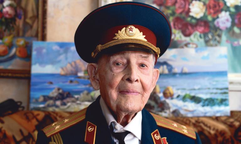 Хранит свет в сердце