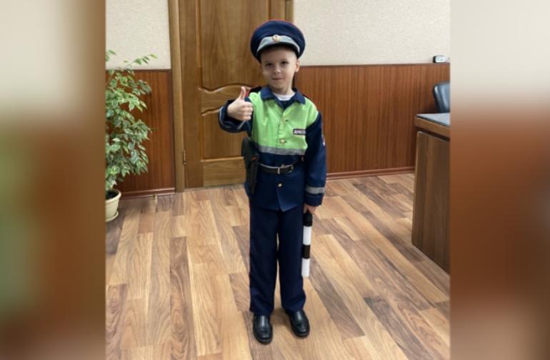 В канун Дня сотрудника органов внутренних дел юный поклонник службы ГИБДД из Пензы побывал в ГАИ