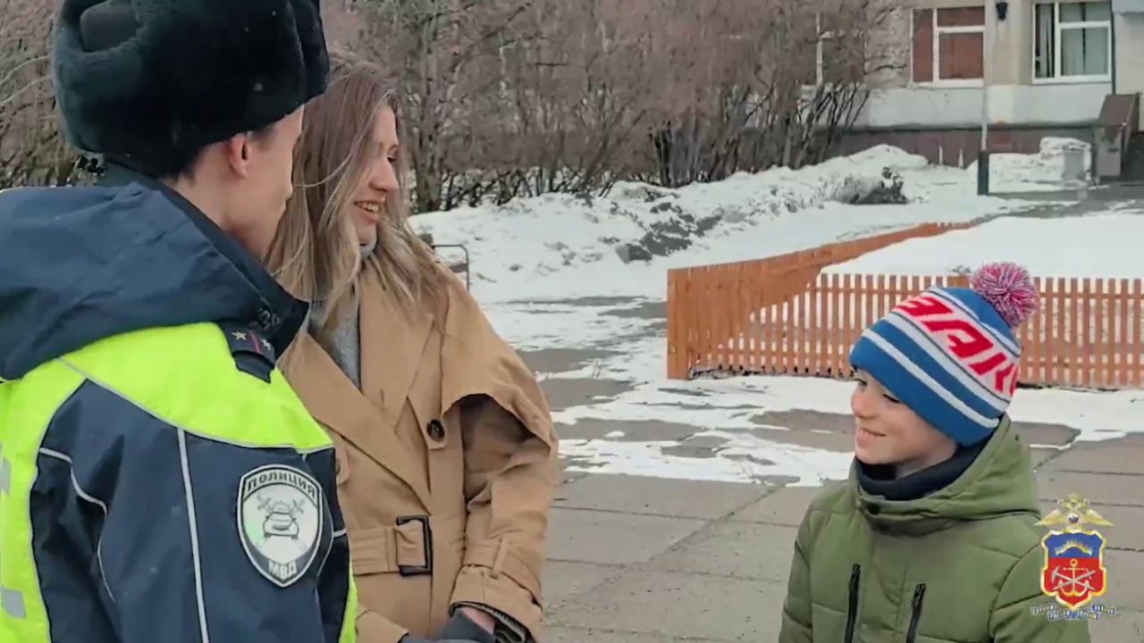В Мурманской области госавтоинспекторы помогли потерявшемуся школьнику вернуться домой