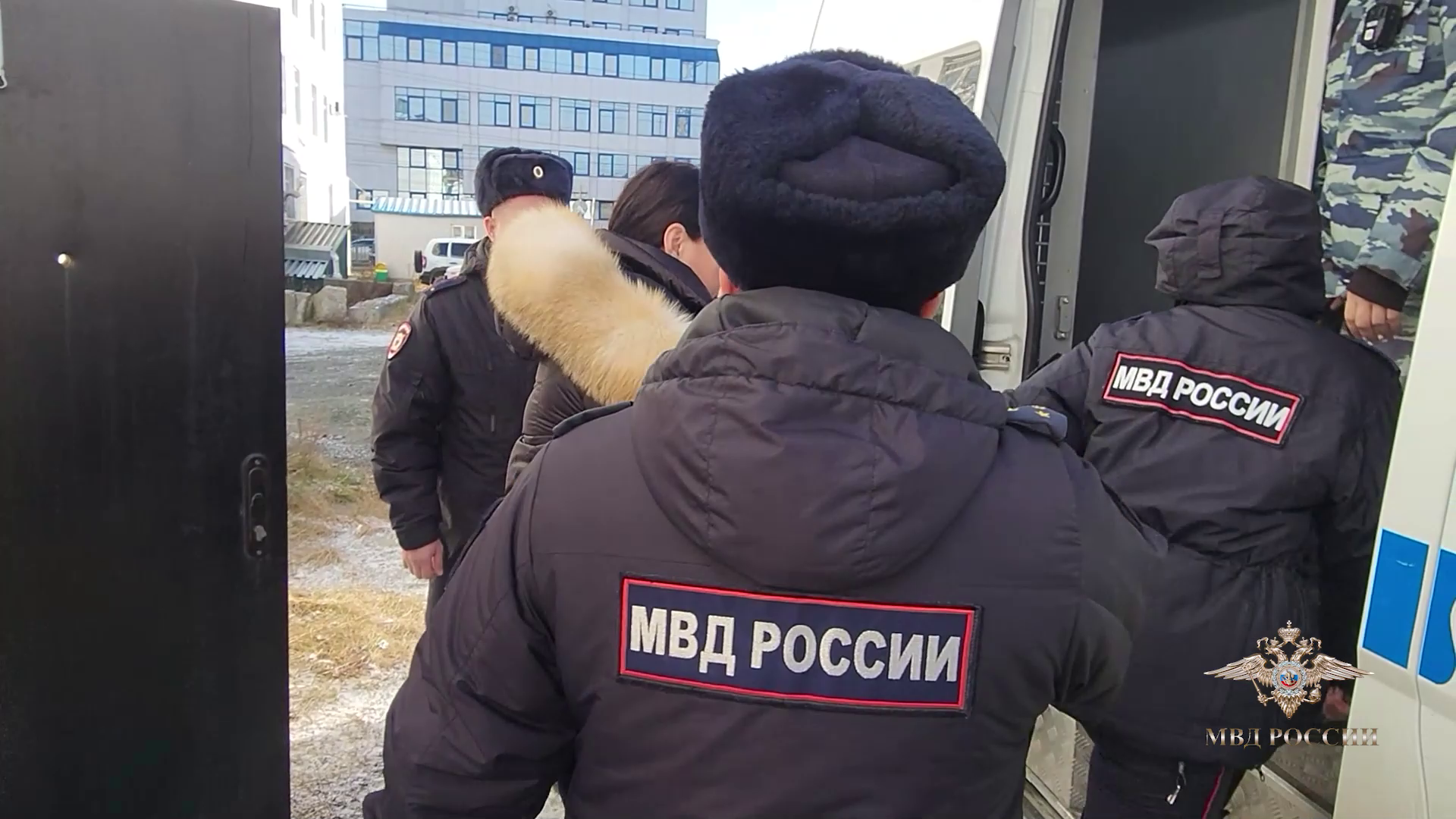 Ирина Волк: В Сахалинской области полицейские задержали руководителя строительной организации, подозреваемую в хищении у граждан около 200 миллионов рублей