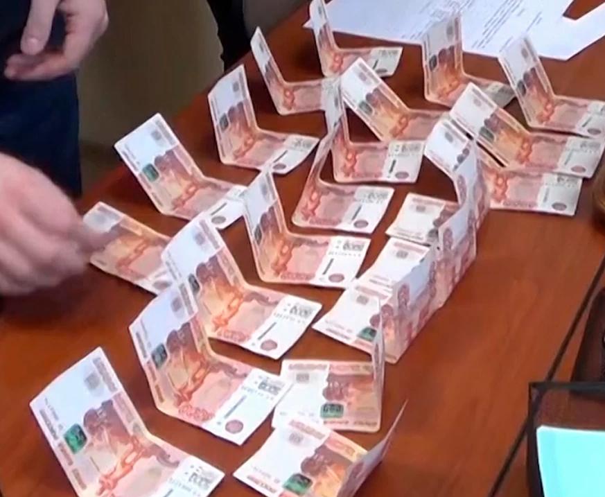 Дело вымогателей денег у директора управляющей компании в Кузбассе направлено в суд