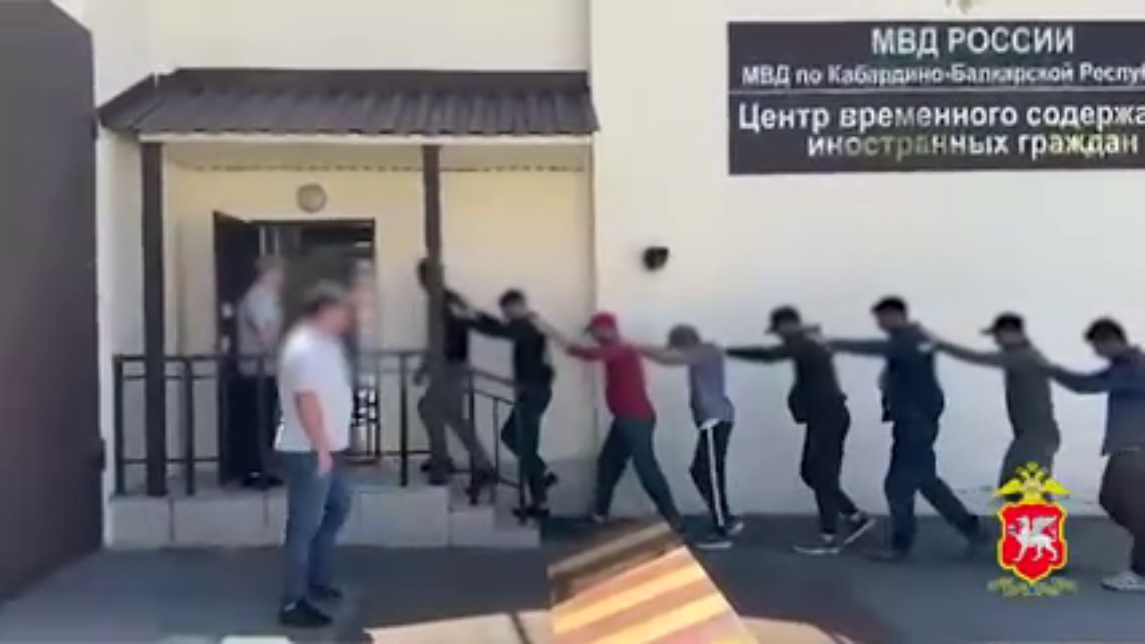 По выявленным полицией Крыма нарушениям в сфере миграции наложены штрафы на сумму 2,6 млн рублей
