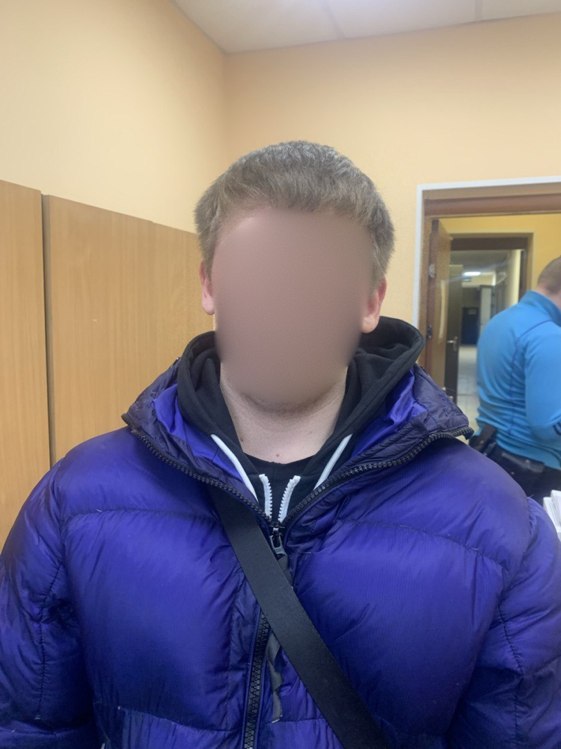 Курьер, забравший у алтайского дедушки 1,6 млн рублей, признался полиции, что кураторы оставили его ни с чем