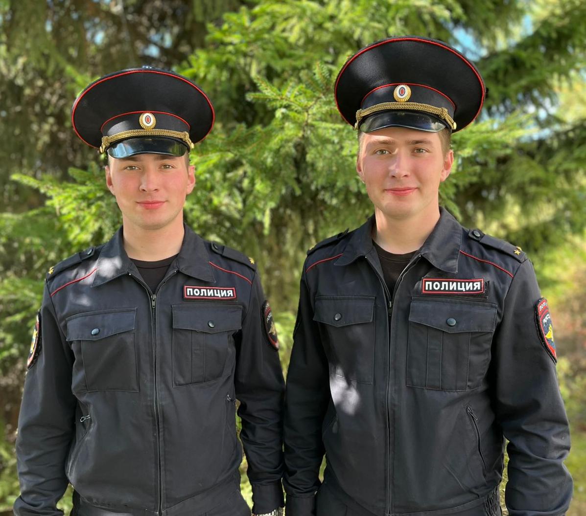В Карелии участковые уполномоченные полиции, братья-близнецы, нашли в лесу заплутавших грибников