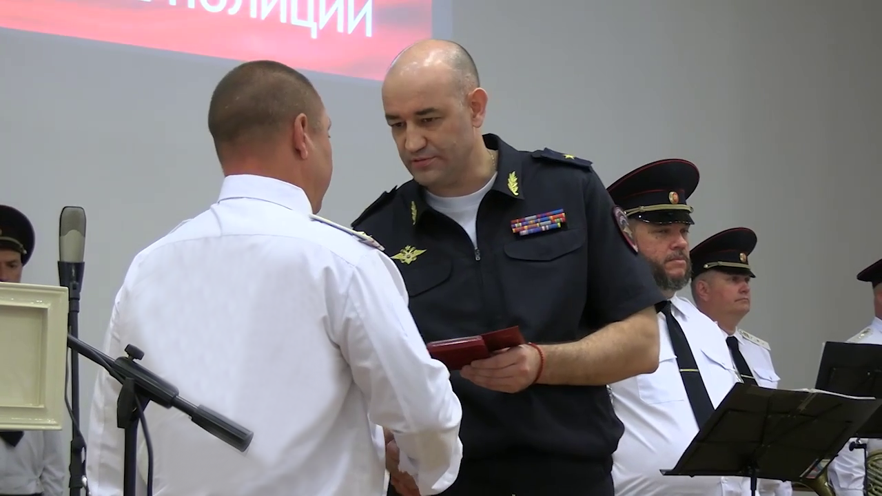 Отличившихся сотрудников патрульно-постовой службы полиции наградили в Луганской Народной Республике