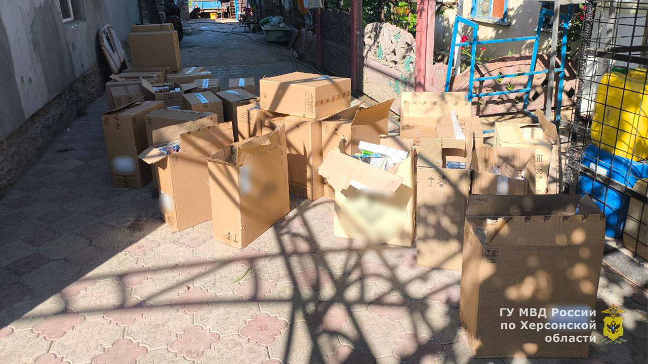 Полицейские Херсонской области пресекли продажу немаркированных табачных изделий на рынке