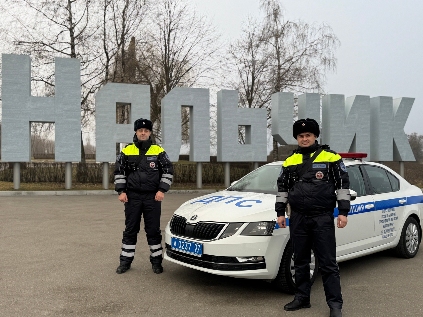 В Нальчике полицейские помогли участнику дорожного движения потушить возгорание в его грузовой машине