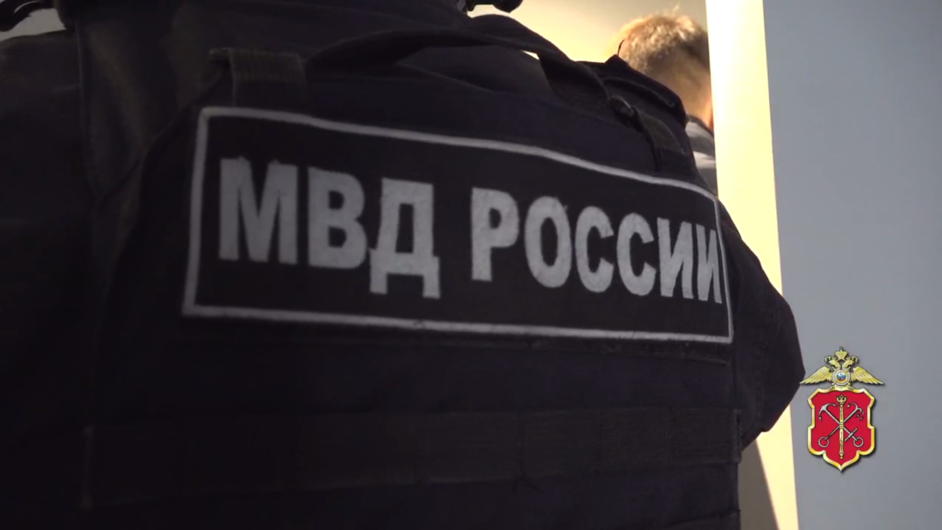 В Санкт-Петербурге полиция задержала риелторов, которые заставляли людей продавать доли в квартирах