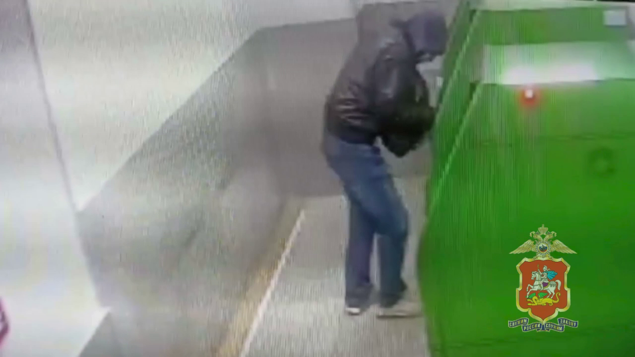 Полицейские в течение суток раскрыли попытку кражи денег из банкомата в подмосковных Мытищах
