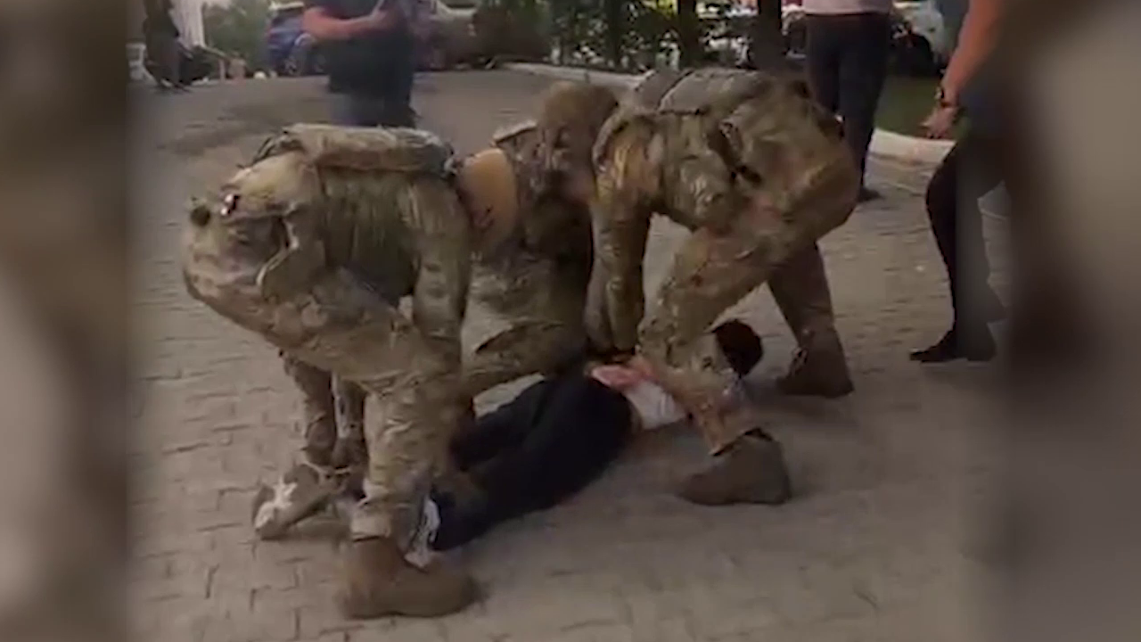 Трое участников уличной драки, задержанные полицией Хабаровска, стали фигурантами уголовного дела